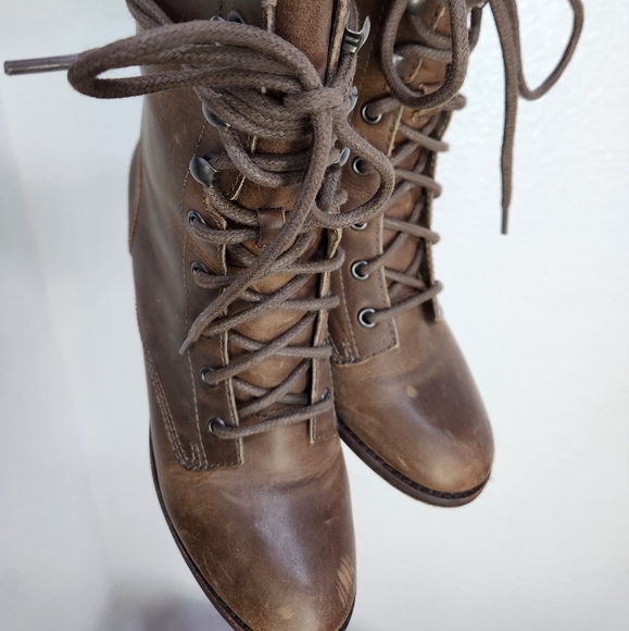 Boots - Picture 4 of 10